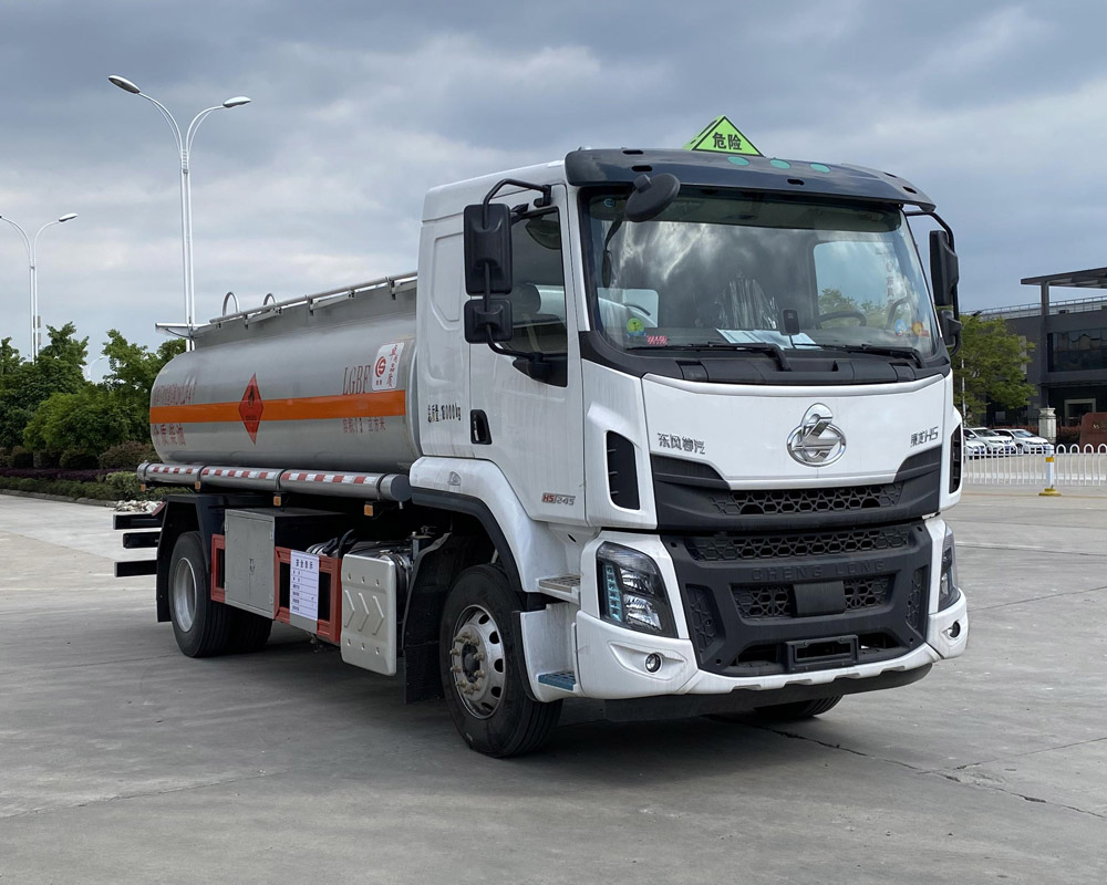 楚勝牌CSC5187GYYEL6A型運(yùn)油車